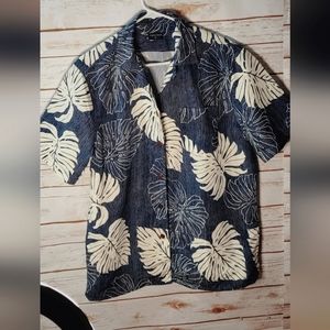 Hawaiian button shirt for men size Medium Tropical Storm Navy and white